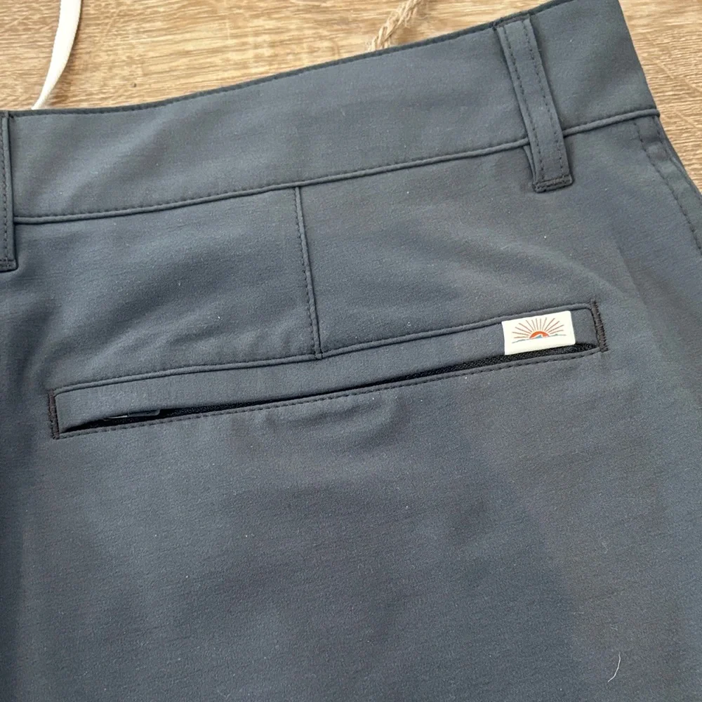 NWT - Faherty Charcoal Men's Flat Front All Day Shorts